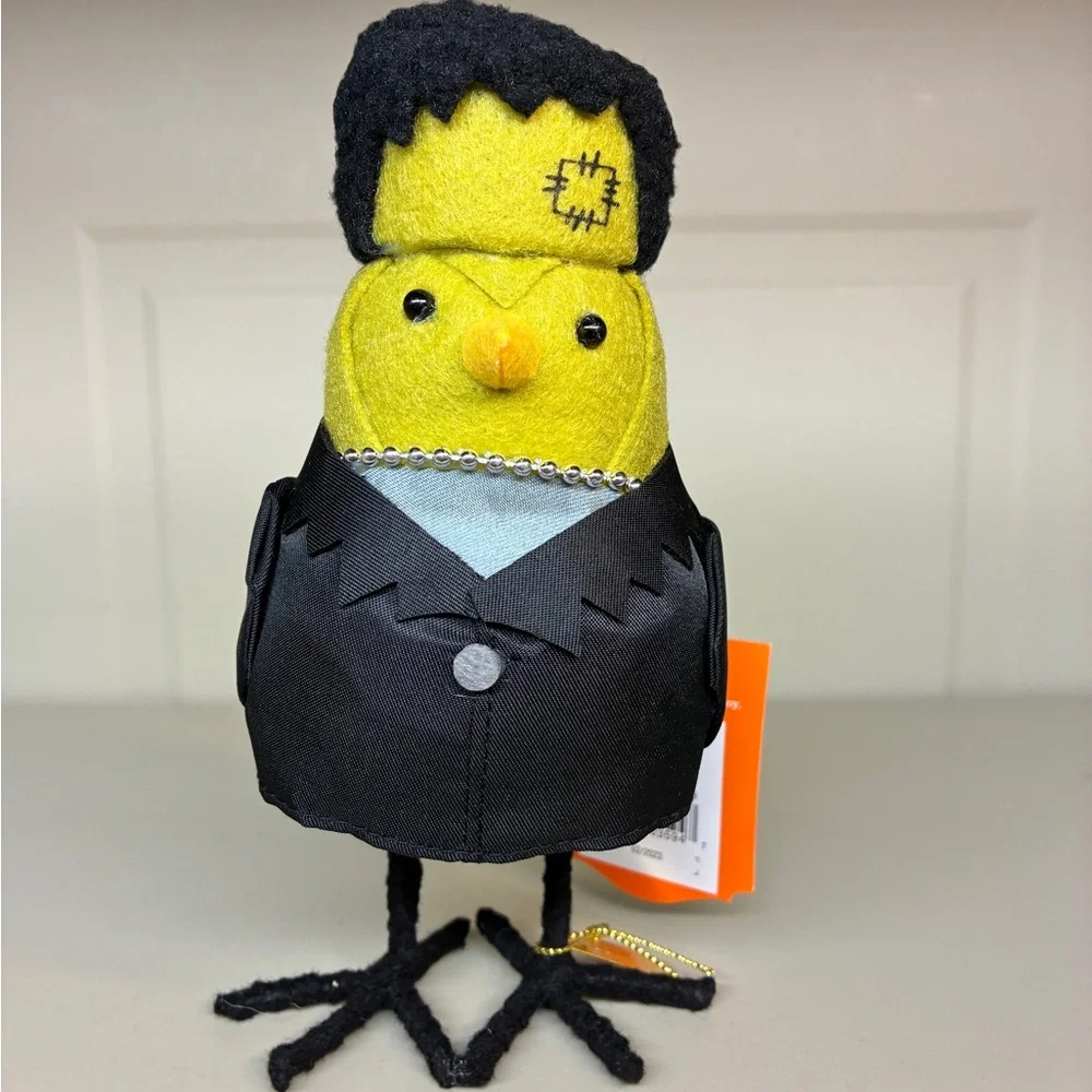 2023 Target Halloween Hyde And Eek Feathery Friends Bird - Gomez NWT BRAND NEW